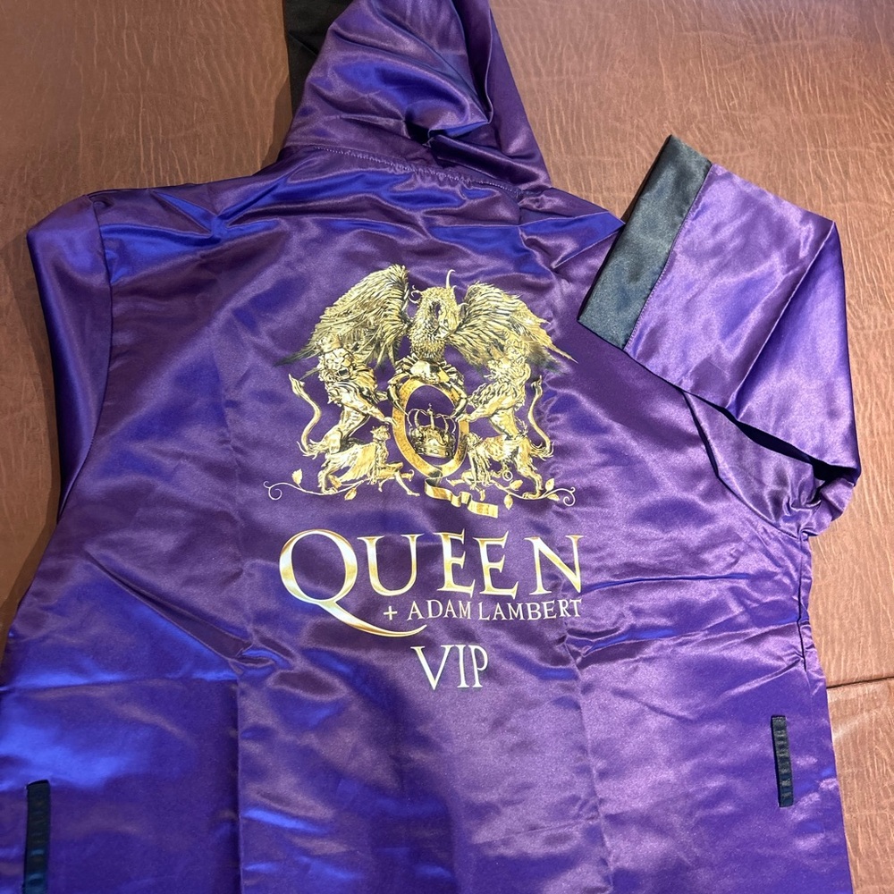Queen + Adam Lambert VIP Purple Robe - Picture 11 of 13